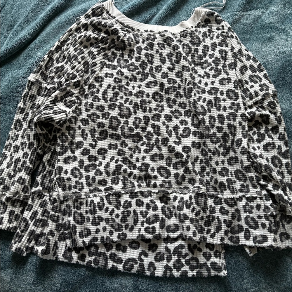 Women’s American eagle oversized off the shoulder sweater